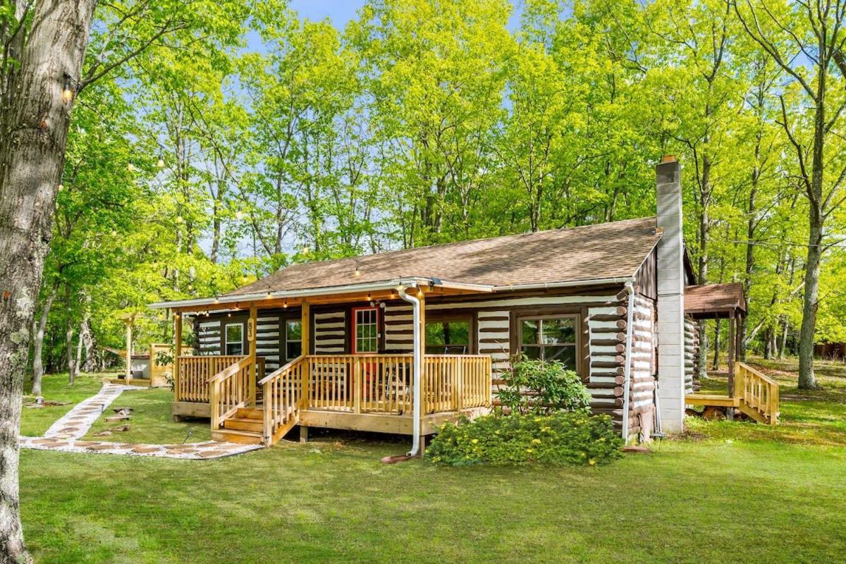 Modernized Log Cabin W Hot Tub Fire Pit & Views Berkeley Springs Exteriér fotografie