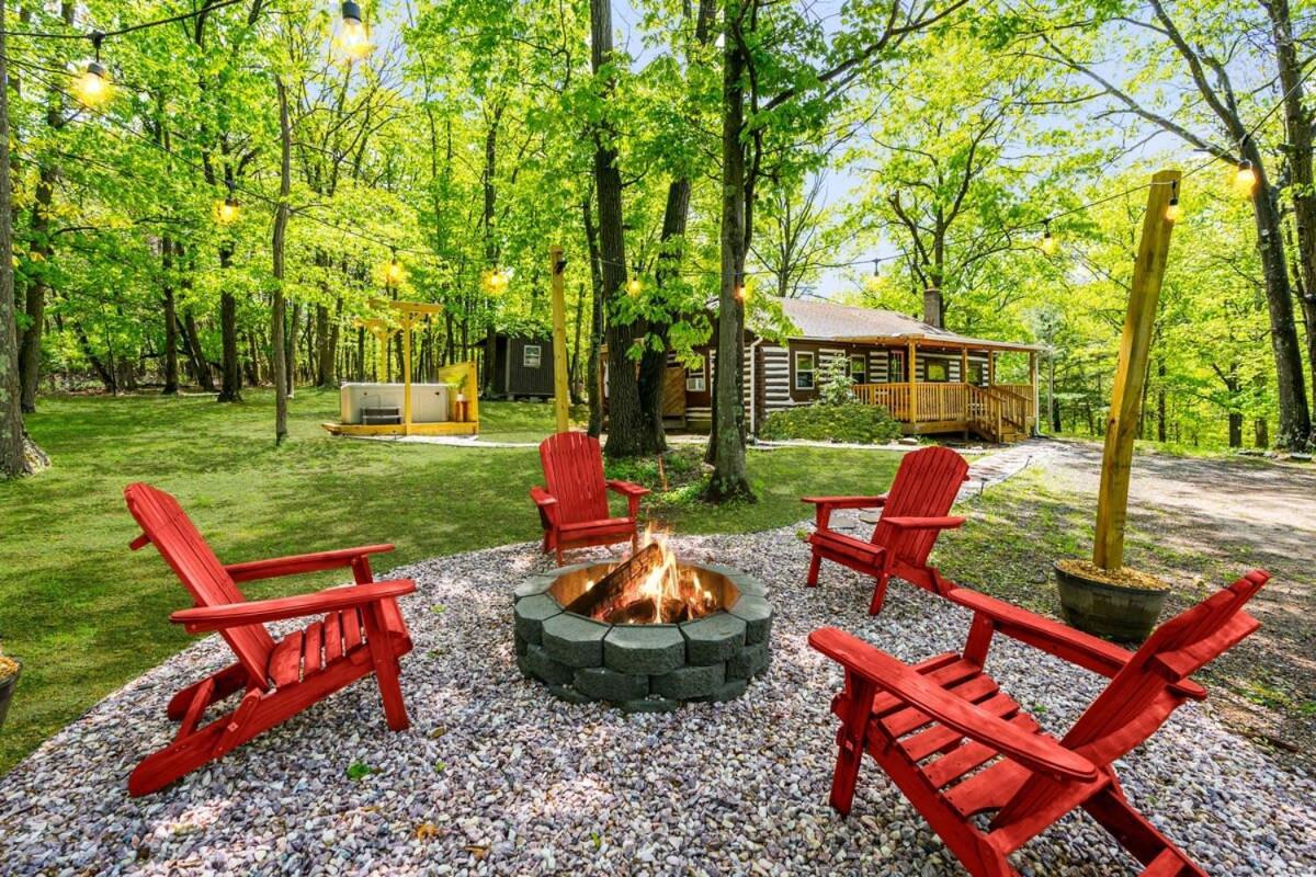 Modernized Log Cabin W Hot Tub Fire Pit & Views Berkeley Springs Exteriér fotografie