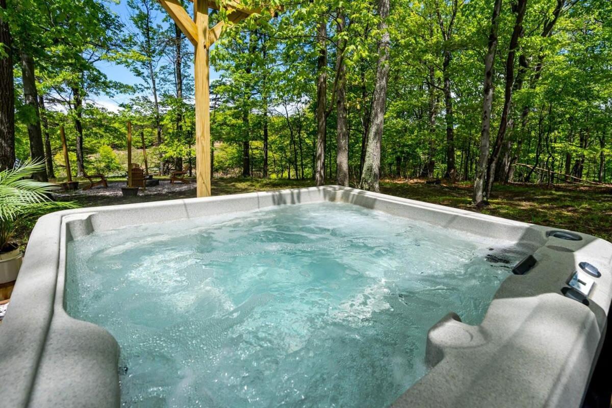 Modernized Log Cabin W Hot Tub Fire Pit & Views Berkeley Springs Exteriér fotografie