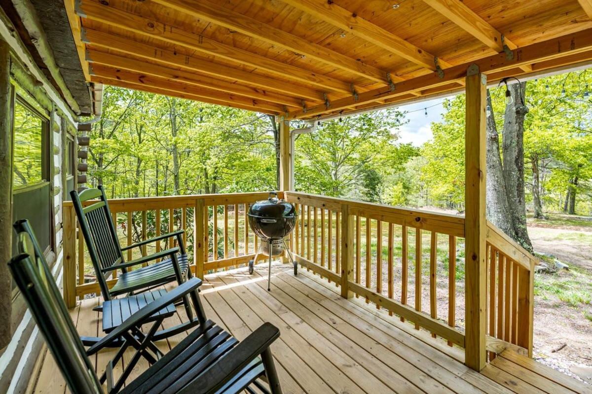 Modernized Log Cabin W Hot Tub Fire Pit & Views Berkeley Springs Exteriér fotografie