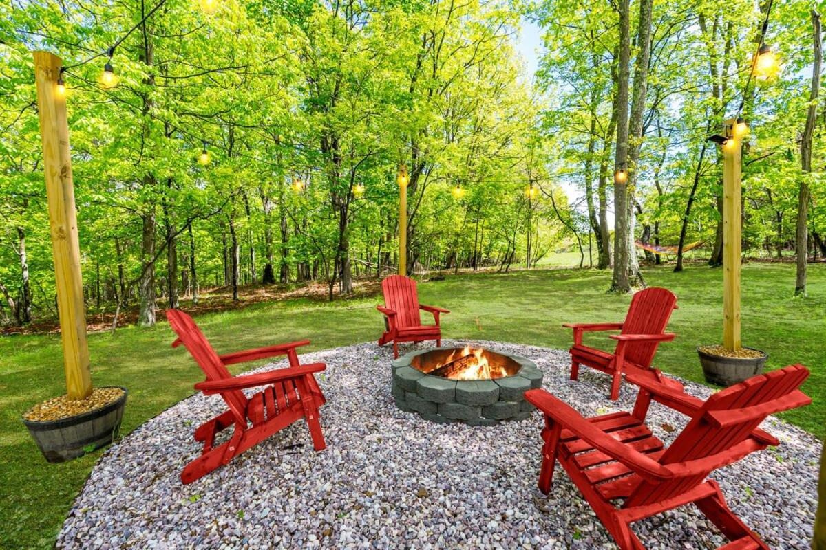 Modernized Log Cabin W Hot Tub Fire Pit & Views Berkeley Springs Exteriér fotografie