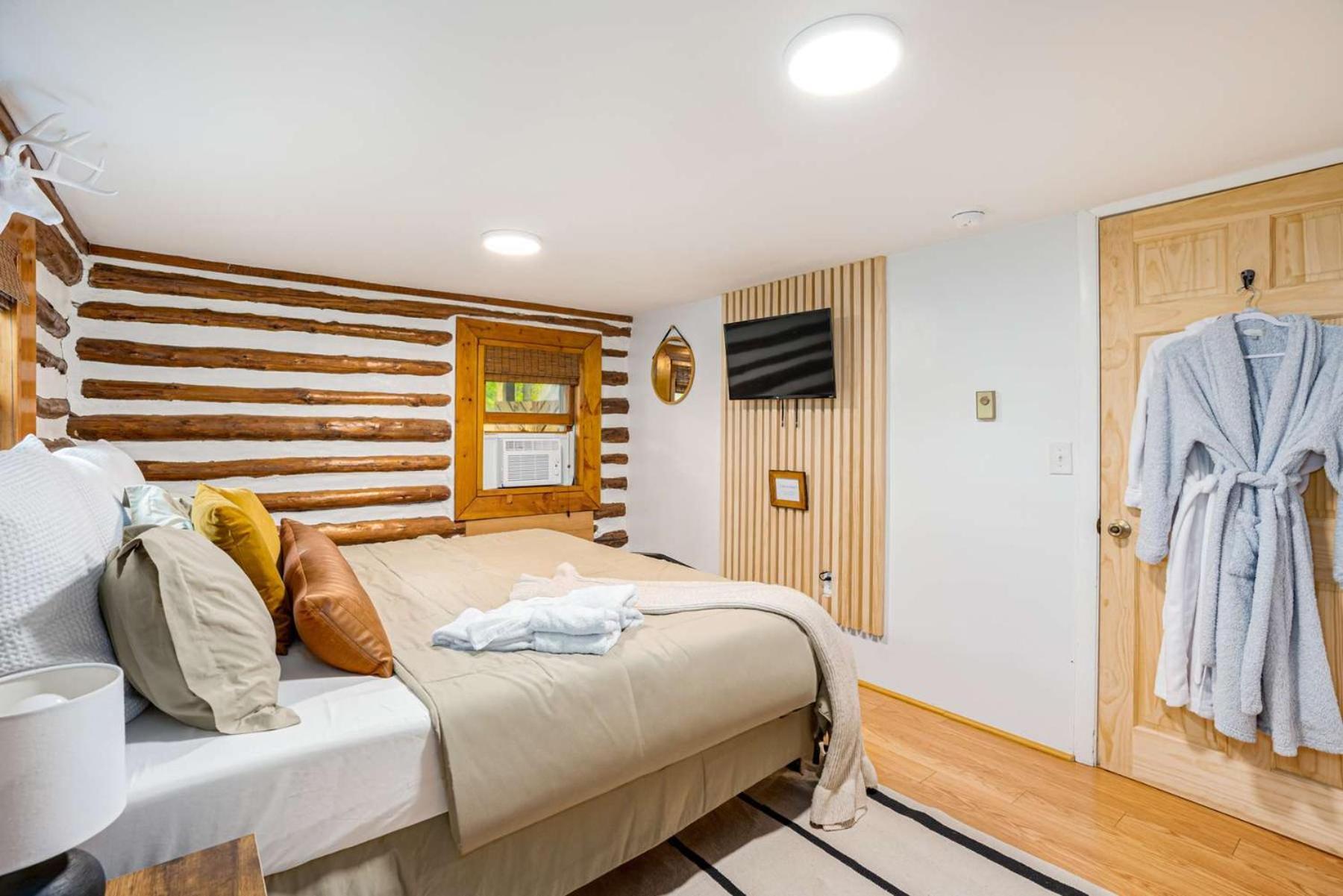 Modernized Log Cabin W Hot Tub Fire Pit & Views Berkeley Springs Exteriér fotografie